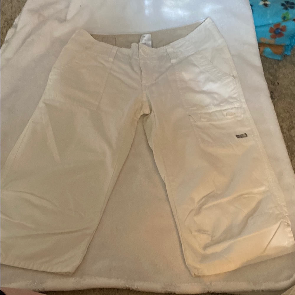 Womens white North Face A5 series capris. Size 6